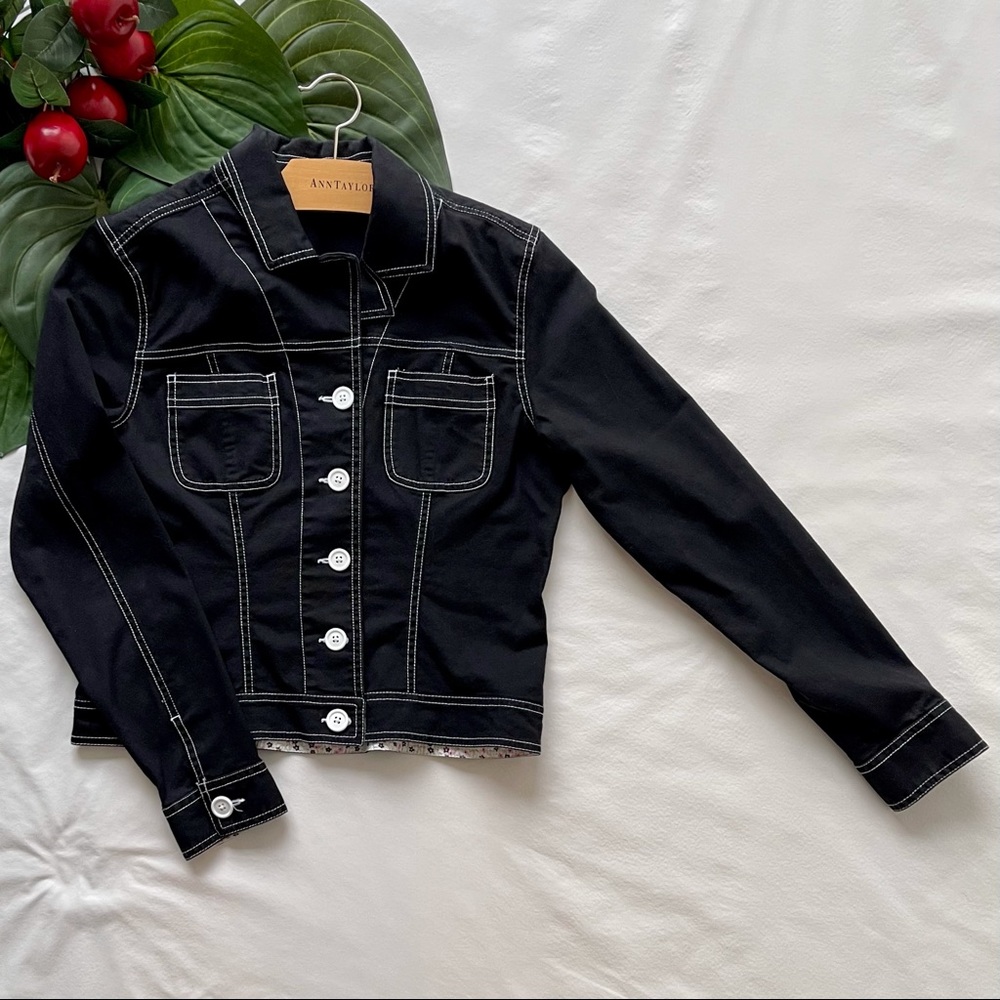 SO Black Jacket w/Contrast Stitching, Wt. Buttons & Flower Fabric Liner L (J)